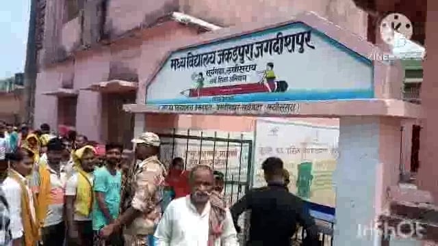 सूर्यगढ़ा-चौथे चरण का मतदान में धीमी गति से मतदान  शेड एवं पीने की पानी की व्यवस्था नहीं होने से वोटरों में नाराजगी। 