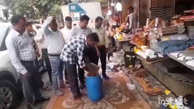 खाद्य सुरक्षा विभाग का गोवर्धन में खाद्य प्रतिष्ठानों पर छापामार कार्रवाई