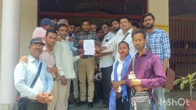 मथुरा में जौनपुर व प्रतापगढ़ की घटनाओं को लेकर पत्रकारों ने राष्ट्रपति के नाम जिला अधिकारी को सोपा ज्ञापन