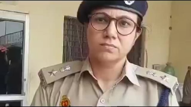 Greater Noida mein yuvak ne police chauki Mein Lagai fansi commissioner ne chauki ke sare policekarmiyon Ko Kiya suspend