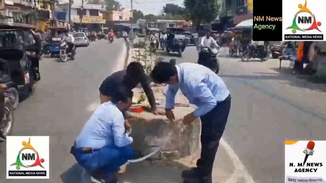 लक्सर सड़क हादसों के बाद निजी औद्योगिक संस्थान द्वारा डिवाइडर पर स्थापित किए गए रिफलेक्टर 