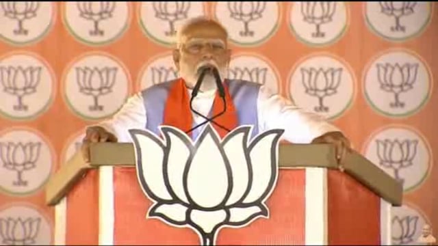 Barabanki Mein Pradhanmantri Narendra Modi ne ek raili ko sambodhit karte hue kaha ki Congress sapa ki sarkar I to Ram Mandir Tarva Denge bulldozer se