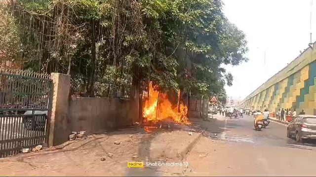 आगरा शहर में नवज्योति बिल्डिंग के पास भीषण आग लगी एक प्याऊ जलकर हुआ खाक