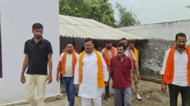 जिला पंचायत सदस्य अमरीश दत्त सिंह ने क्षेत्र में किया जनसंपर्क भाजपा प्रत्याशी को भारी मतों से विजई बनाने की अपील