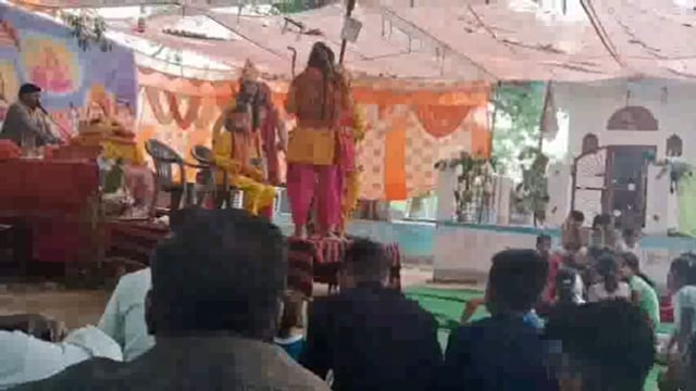  शाहजहांपुर के ग्राम उदरापुर में चल रही श्रीमद् भागवत कथा में पंडित सुमित मिश्रा ने भगवान परशुरामलक्ष्मण संवाद सुनाया 