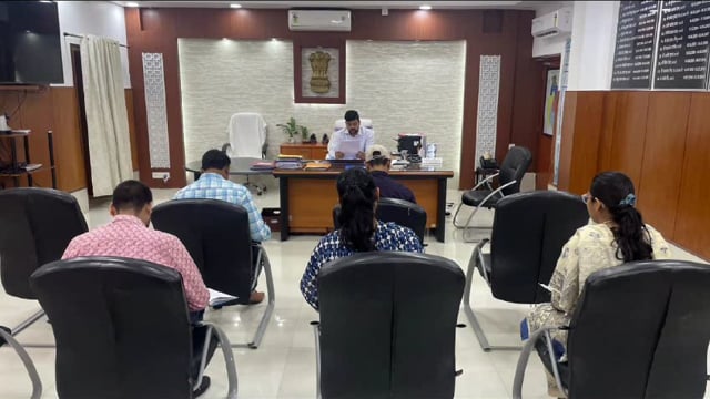 जिलाधिकारी ने आगामी खरीफ बीज वितरण की समीक्षा बैठक; दिए आवश्यक दिशा निर्देश