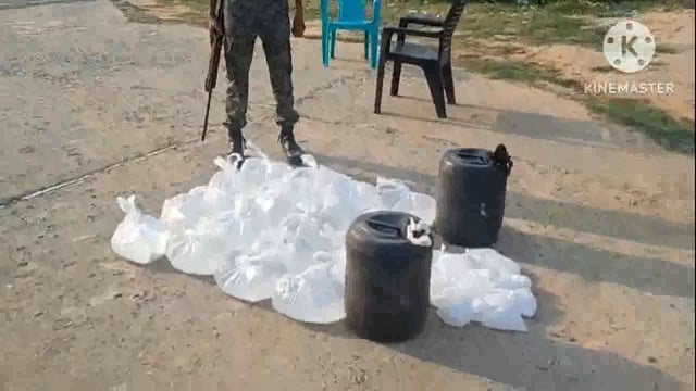 पुलिस ने हरनारायणपुर गांव के समीप मैदान से 150 लीटर चुलाई शराब किया बरामद धंधेबाज फरार