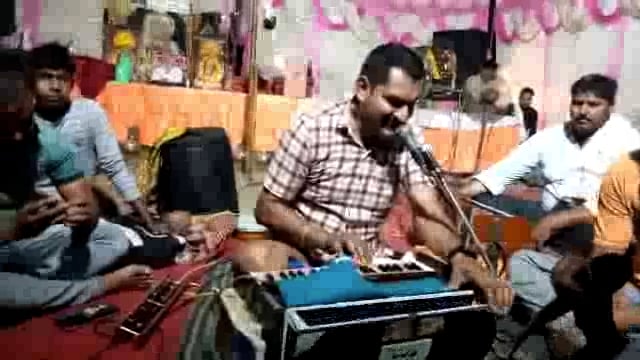 तेहरा महावन में भागवत कथा के दौरान हरिनाम संकीर्तन 