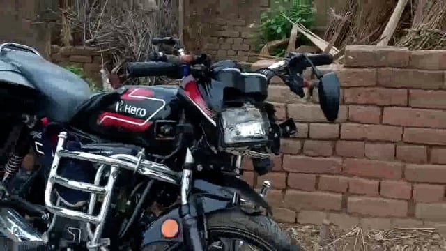 बाइक पर सवार होकर बारात जा रहे तीन युवक को ट्रक में कुचला दो की मौके पर हुई मौत, एक गंभीर स्थिति में अस्पताल में भर्ती