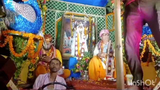 मथुरा शहर में निकाली गई भगवान परशुराम शोभा यात्रा बैंड बाजो के साथ