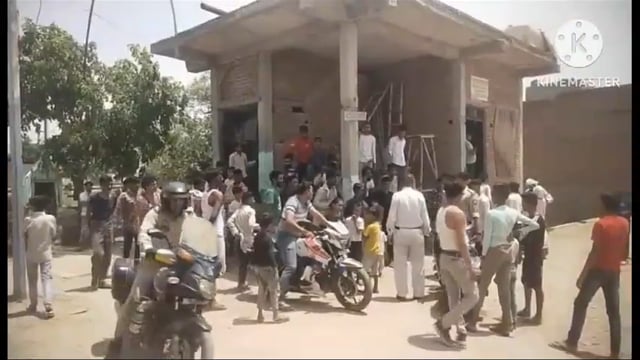 थाना शाहगंज क्षेत्र के एक नाबालिक बच्ची के साथ छेड़खानी व दुष्कर्म के प्रयास के मामले में विशेष समुदाय के लोग मौजूद