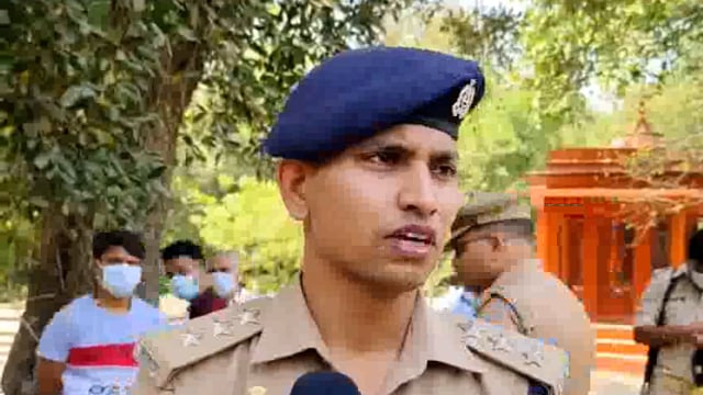 थाना सदर क्षेत्र योगी बाबा चेतन नाथ के शव को समाधि से निकालकर पोस्टमार्टम हेतु भेजा गया एसीपी सदर ने वाइट 