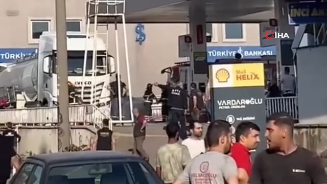 Akaryakıt istasyonunda facia: 2 kişi alevler arasında kaldı