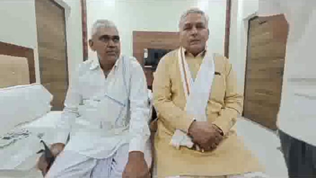 राजस्थान सरकार के गृहमंत्री जवाहर सिंह पहुंचे गोवर्धन किए दर्शन पूजा