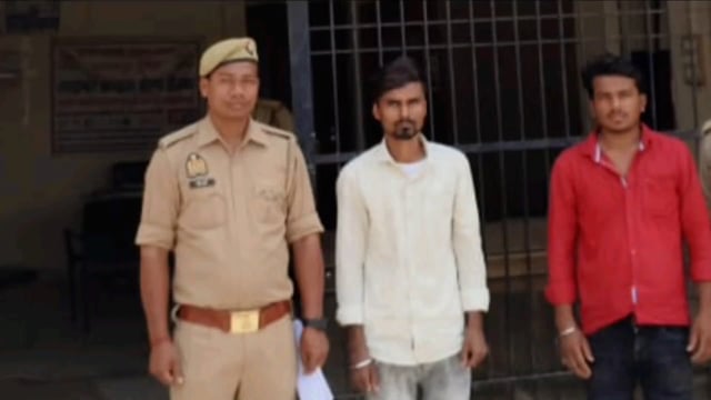 बलरामपुर गैड़ास बुजुर्ग पुलिस ने शांति भंग में दो को किया गिरफ्तार।