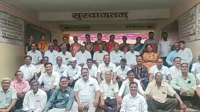 शेटफळे मध्ये माजी विद्यार्थ्यांचा स्नेह मेळावा; 33 वर्षानंतर एकत्र आले बाल सवंगडी