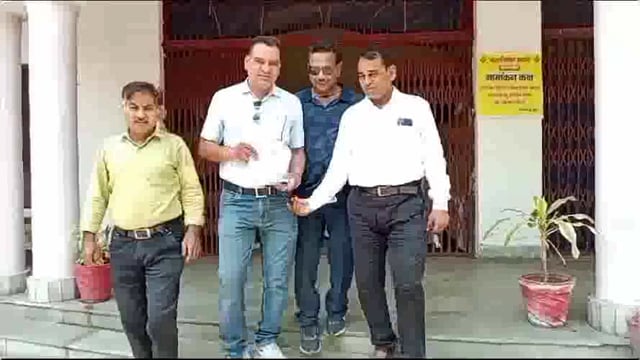 चुनाव ड्यूटी में एक दिन का शिक्षकों का कटा वेतन पहुंचे डीएम के पास