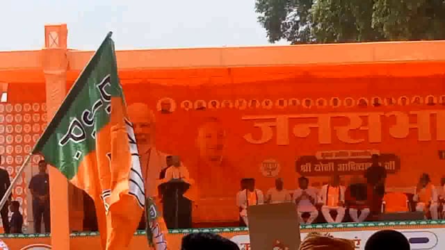 बैरिया में मुख्य मंत्री के कार्यक्रम में उमड़ी जन सैलाब,नीरज शेखर के समर्थन में की जनसभा