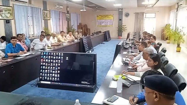 जिलाधिकारी ने स्ट्रांग रूम का किया निरीक्षण और दिए निर्देश सीसीटीवी कैमरा का किया अवलोकन#20m 