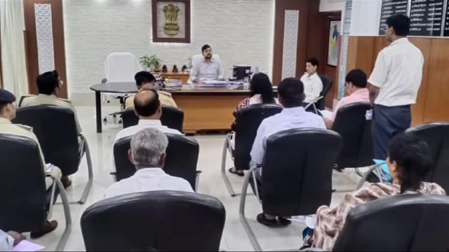 जिला पदाधिकारी की अध्यक्षता में मैनुअल स्कैवेंजर रोजगार निषेध एवं पुनर्वास पर हुई चर्चा