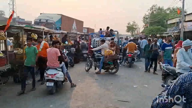 थाना रिफाइनरी गांव बरारी सर्विस रोड पर जाम के हालात