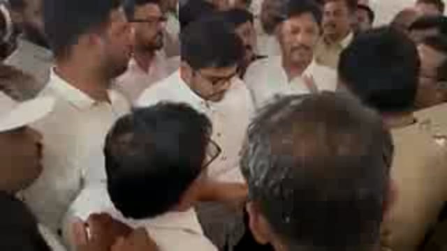 ... तर शेतकऱ्यांबरोबर मलाही तुरुंगात टाका रोहित आर पाटील आक्रमक : तासगाव पोलीस ठाण्यात तीन तास ठिय्या