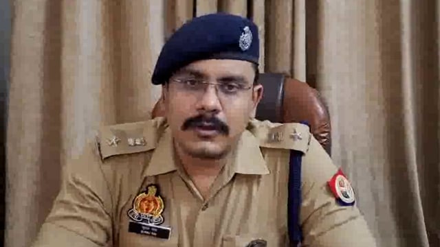 थाना कमला नगर क्षेत्र में महिला की हत्या की सूचना मिलने पर पुलिस बल द्वारा तत्काल मौके पर पहुंचे डीसीपी सूरजराय जी वाइट 