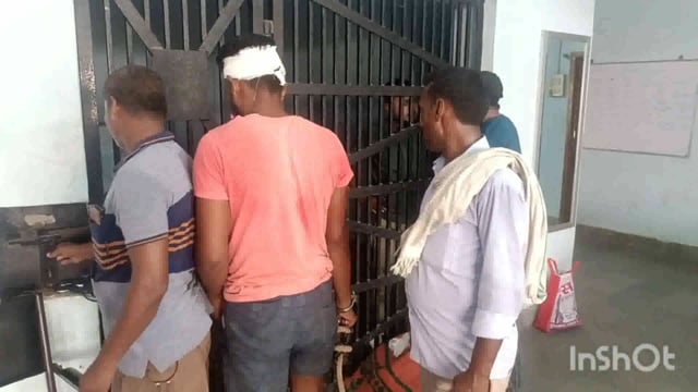 सूर्यगढ़ा थाना पुलिस ने एक शराब तस्कर को 60 से 70 लीटर देसी महुआ शराब के साथ किया गिरफ्तार। पूछताछ जारी। 