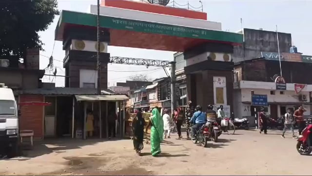 महराजगंज ब्रेकिंग 
7वे चरण का मतदान 1 जून को होना है ऐसे में शांतिपूर्ण मतदान करने के लिए प्रशासन पूरी तरह से मुस्तैद है 
इसी वजह से आज महराजगंज जिले के भारत नेपाल की सीमा को रात में सील कर दिया जाएगा.