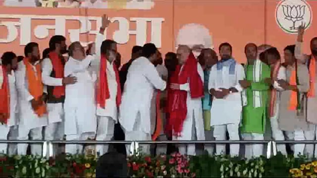 बलिया में बीजेपी उम्मीदवार नीरज शेखर के समर्थन में गृह मंत्री अमित शाह ने किया विशाल जनसभा