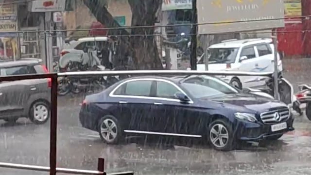 आगरा शहर में आज दिनांक 30 /5/ 2024 को आगरा की जनता को मिली राहत तेज हवाओं के साथ भारी वर्षा