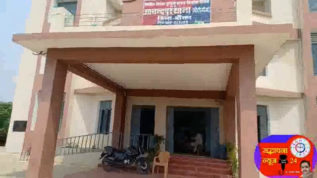 आनंदपुर थाना पुलिस ने अवैध बालू लदा एक ट्रैक्टर सहित टीपर वाहन किया चालक हुआ फरार