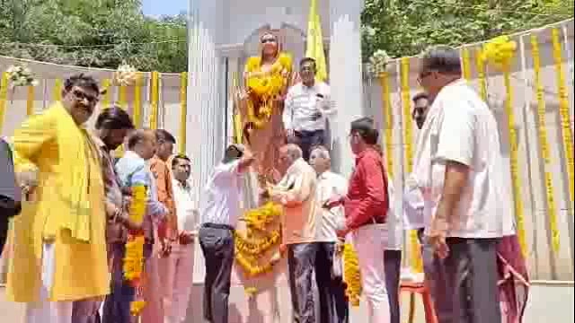 प्रशासन व बहुजन विकास अभियान संघटनेच्या वतीने पुण्यश्लोक अहिल्यादेवी होळकर यांना अभिवादन