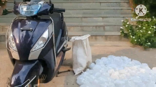 पुलिस ने एक स्कूटी पर लदा 120 लीटर महुआ शराब किया बरामद, स्कूटी को किया जप्त, प्राथमिकी दर्ज