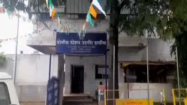 अवलकोंडा येथे घरासमोरील लाकडे हटविण्याच्या कारणावरून मारहाण,चौघांवर गुन्हा दाखल