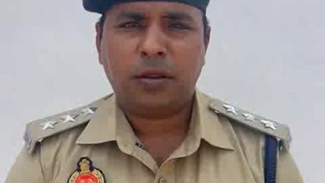 जेठवारा थाना क्षेत्र के सरियापुर में बन्द पड़े घर मे दुर्गंध की सूचना पर जांच पड़ताल के बाद सीओ सदर अमरनाथ गुप्ता का बयान,