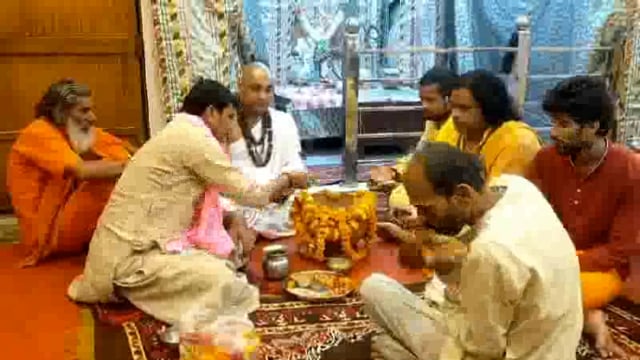 श्री कृष्ण जन्मभूमि मुक्ति जन जागृति यात्रा का शुभारंभ किया गया वृंदावन ललित कुंज आश्रम से