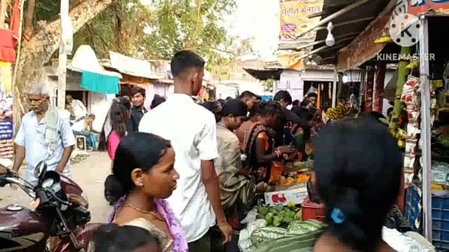 वट सावित्री पूजन को लेकर बाजारों में उमड़ी महिलाओं की भीड़, जमकर की गई खरीदारी