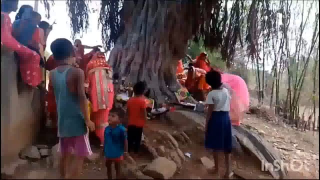 सावित्री व्रत पर सुहागन महिलाएं ने सौभाग्यवती होने का लिया वरदान, पति की लंबी उम्र के लिए किया प्रार्थना