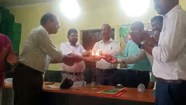 एक दिवसीय खरीफ महा अभियान प्रशिक्षण सह उपादान वितरण कार्यक्रम का दीप प्रज्वलित कर किया गया शुभारंभ