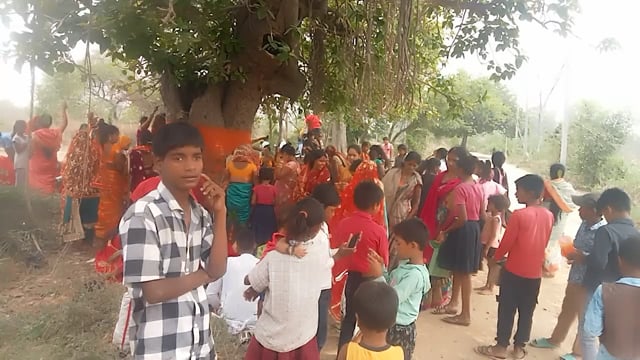 थरथरी प्रखंड मे वट सावित्री पूजा धूम धाम से मनाया गया