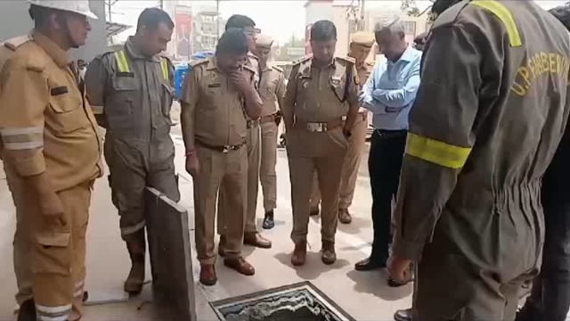 वृंदावन बीकानेर रेस्टोरेंट पर हुआ बड़ा हादसा तीन लोगो की टैंक की सफाई करते समय हुई मौत डीएम एसपी पहुंचे मौके पर