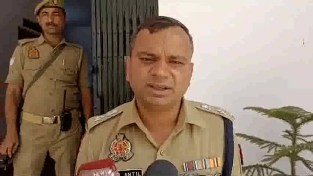 ज़मीन न बेचने मे हुई कहासुनी में मौलाना की हत्या 
एडीजी आईजी डीएम एसपी एएसपी सीओ मौके पर, दस थानाध्यक्ष पीएसी तैनात 
एसपी सतपाल अंतिल