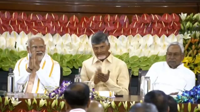 Bahraich : मोदी मोदी मोदी के नारों से गूंज उठी  एनडीए की संसदीय दल की बैठक