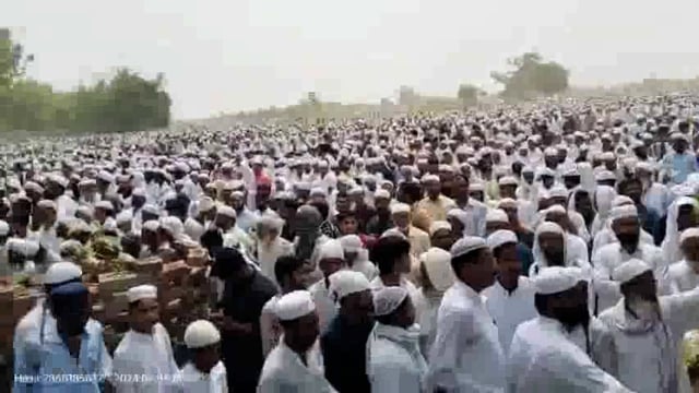 मौलाना फारूक का शव सुपुर्द ए खाक,अन्तिम जनाजे में भारी संख्या में लोग शामिल, पांच पर केस दर्ज 
भारी संख्या में पुलिस बल तैनात