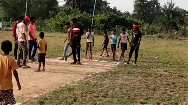 युवा क्रिकेट क्लब द्वारा आयोजित क्रिकेट टूर्नामेंट का मुखिया ने फीता काटकर किया उद्घाटन