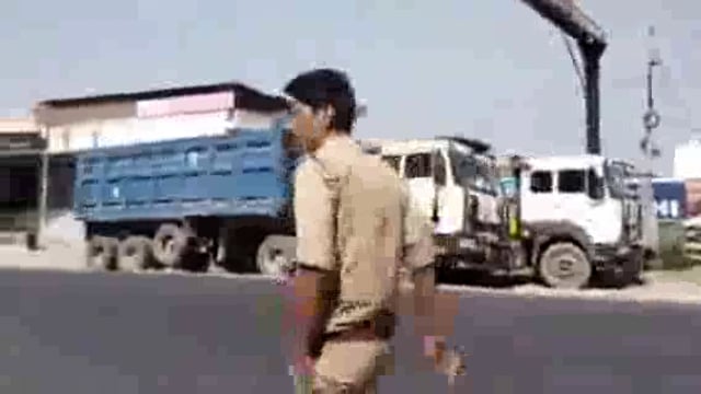 Thodi Si Pi Li Hai Chori To Nahin Ki Hai Saharanpur ka hua video viral usse poochha Gaya Vardi Mein Kyon Pi rakhi hai Daru usne Kaha Kya tere baap Ne Pilai hai