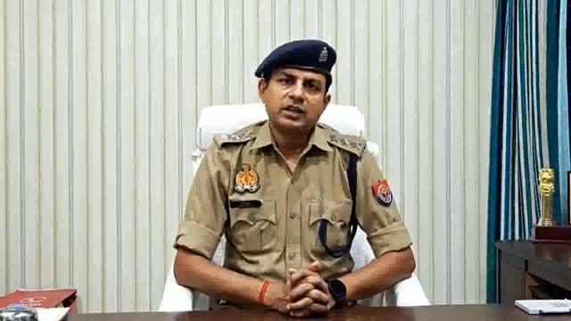 *दिनांक 09.06.24 की रात्रि में थाना खुटार क्षेत्र के एक मैरिज लॉन के सामने एक व्यक्ति का शव मिलनें के व पुलिस द्वारा 