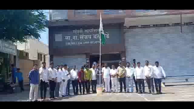 उदगीर शहरात अजित पवार गट व शरद पवार गट दोन्ही गटाकडून राष्ट्रवादी काँग्रेसचा वर्धापनदिन साजरा