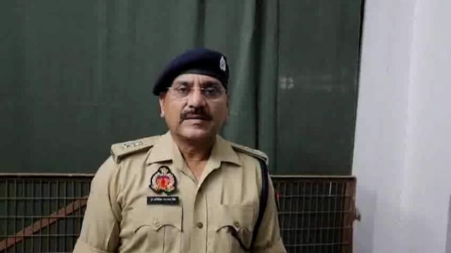 Barabanki Jile Mein police adhikshak Shri Dinesh Kumar dwara sargana ki gang 7 karod 55 lakh Ki Chal Achal Sampat karne ka Aadesh parit Kiya Gaya Hai